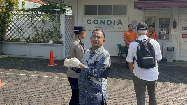 Kompolnas cek TKP Diplomat Arya Daru di Menteng, Jakarta Pusat, Selasa (22/7/2025). Foto: Rayyan Farhansyah/kumparan