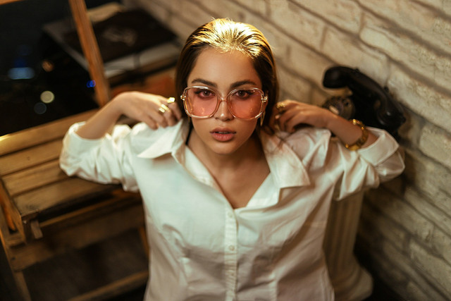 Ilustrasi kacamata fashion. Foto: Unsplash