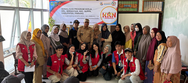 Foto Bersama - Mahasiswa KKN-T Gelombang 114 Universitas Hasanuddin dengan Pelaku UMKM Desa Wiring Tasi