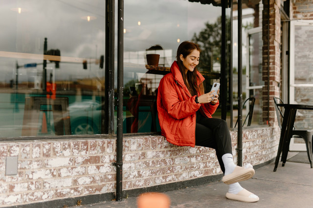 Ilustrasi tertawa membaca caption lucu ngakak. Foto: Unsplash