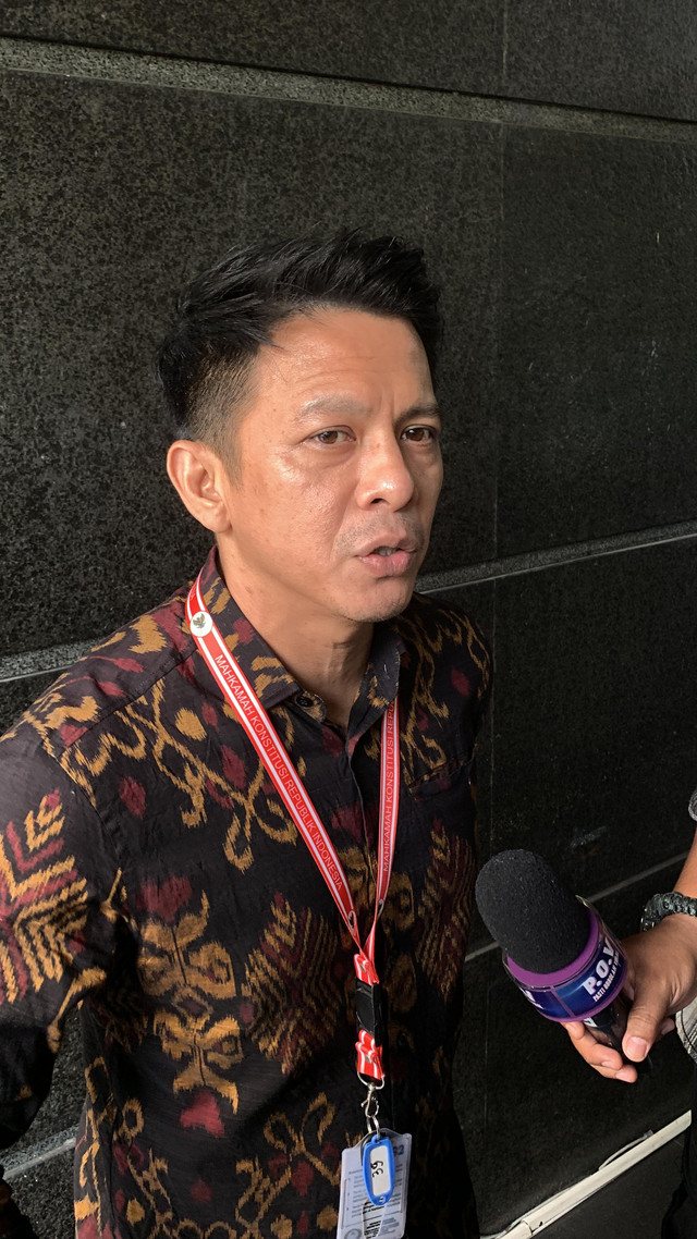 Ariel NOAH turut hadir dalam sidang uji materiil Undang-Undang Hak Cipta Nomor 28 Tahun 2014, di Gedung Mahkamah Konstitusi (MK), Selasa (22/7). Foto: Vincentius Mario/kumparan