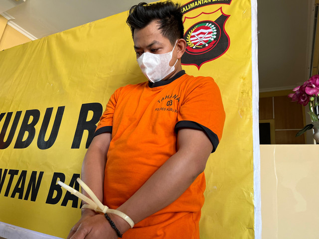 JU (31) pria kelahiran Pontianak diamankan Satresnarkoba Polres Kubu Raya. Foto: Rabiansyah/Hi!Pontianak.