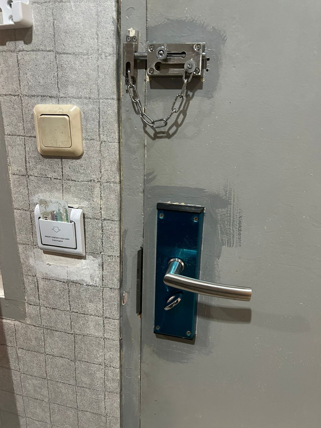 Penampakan pintu kos Diplomat Arya Daru Pangayunan. Foto: Dok. Istimewa