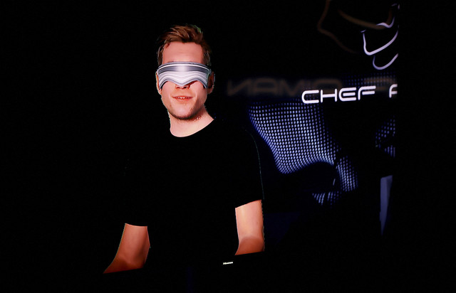 AI Chef Aiman terlihat di layar di sebuah studio, di Dubai, Uni Emirat Arab, Selasa (8/7/2025). Foto: Rula Rouhana/REUTERS