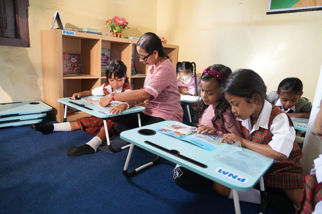 Anak dari nasabah PNM Mekaar yang mendapat beasiswa dalam melanjutkan sekolah. Foto: Dok. PNM