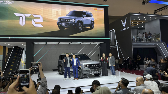 SUV Jetour T2 yang ungu Jetour X20e. Foto: Aditya Pratama Niagara/kumparan