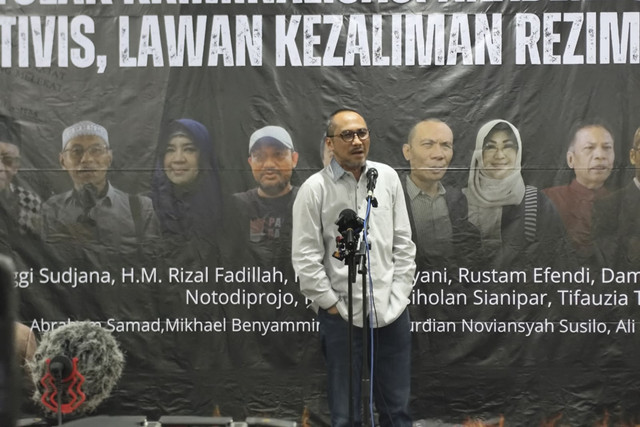 Mantan ketua KPK Abraham Samad deklarasi Perjuangan Tolak Kriminalisasi Akademisi dan Aktivis, Lawan Kezaliman Rezim Jokowi di Gedung Joang'45 pada Rabu (23/7/2025). Foto: Rachmadi Rasyad/kumparan