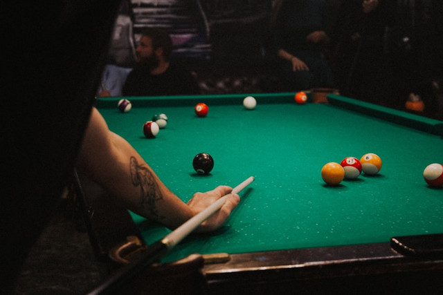 Ilustrasi Rekomendasi Meja Billiard 9 Feet, Foto:Unsplash/Klara Kulikova