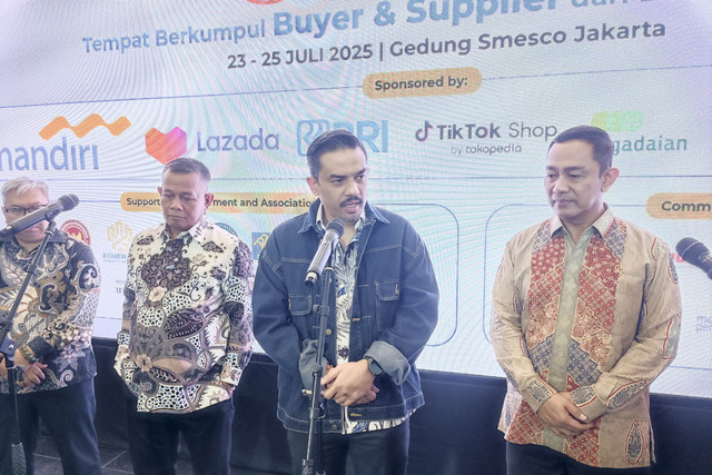 Menteri UMKM Maman Abdurrahman saat Acara Inabuyer 2025, di Gedung Smesco Jakarta, Rabu (23/7/2025). Foto: Muhammad Fhandra Hardiyon/kumparan