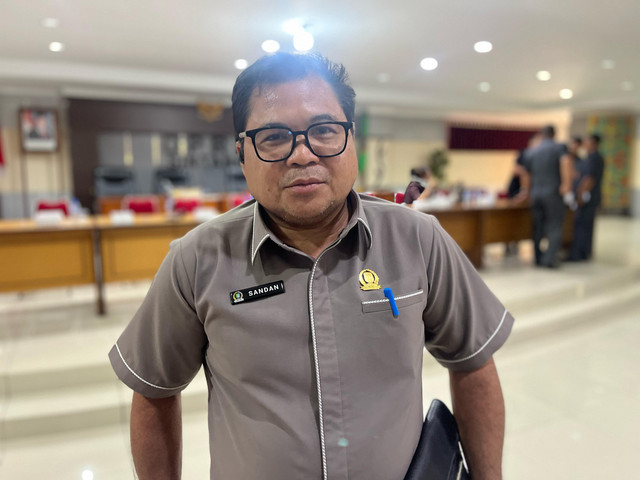 Sandan, Wakil Ketua DPRD Sintang.(Foto: Yus/Hi! Pontianak)