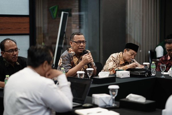 Audit syariah yang berlangsung mulai 7 hingga 15 Juli 2025 ini bertujuan menelaah kepatuhan syariah dalam tata kelola, proses penghimpunan, hingga pendistribusian dana zakat, infak, sedekah (ZIS) dan dana sosial kemanusiaan lainnya (DSKL). Hasil audit ini disampaikan dalam acara Exit Meeting Audit Syariah yang dihadiri oleh Ketua Pengurus Yayasan Dompet Dhuafa Republika, Dewan Pengawas, Dewan Pengawas Syariah dan jajaran Manajemen Dompet Dhuafa pada Senin, 21 Juli 2025, di Sasana Budaya Rumah Kita, Gedung Filantropi Dompet Dhuafa, Jakarta Selatan.