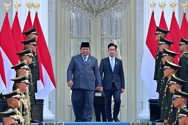 Presiden Prabowo Subianto dan Wakil Presiden Gibran Rakabuming Raka menghadiri upacara Prasetya Perwira (Praspa) TNI dan Polri tahun 2025 di halaman Istana Merdeka, Jakarta, Rabu (23/7/2025). Foto: Puspen TNI