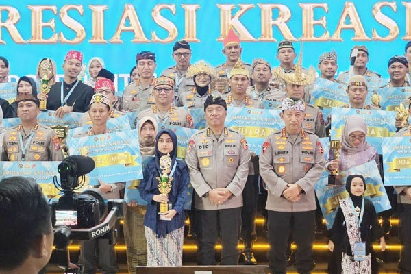 Para pemenang lomba dalam rangka HUT Bhayangkara ke-79. (foto dokumen istimewa)
