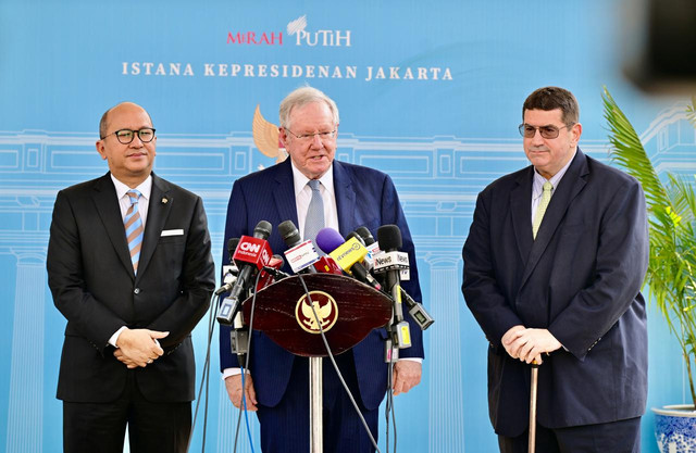Chairman Forbes Media, Steve Forbes (tengah) di Istana Negara, Jakarta. Foto: Rusman - Biro Pers Sekretariat Presiden