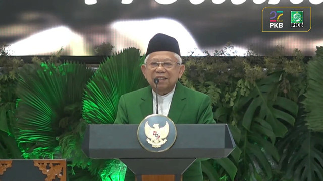 Wapres ke-13 RI Ma'ruf Amin memberikan sambutan saat Harlah ke-27 Partai PKB di JCC, Jakarta, Rabu (23/7/2025). Foto: Youtube/DPP PKB