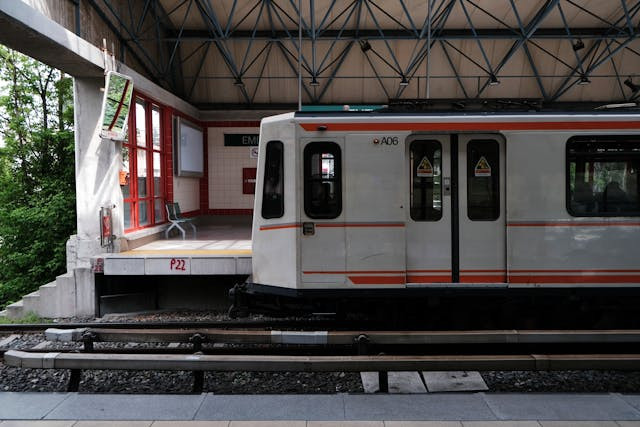 Rute LRT Cikunir 1. Foto hanya ilustrasi bukan sebenarnya. Sumber foto: Pexels/Ayşenaz Bilgin