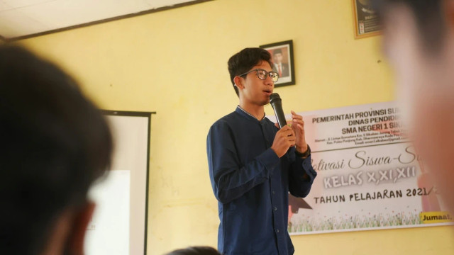 Ilustrasi apa yang bisa kamu lakukan agar suasana kelas lebih positif. Foto: Unsplash/herlambangtinasihgusti
