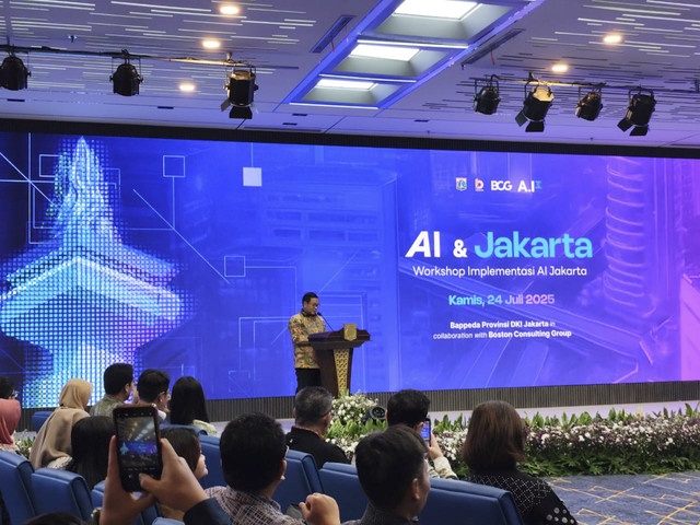 Gubernur Jakarta Pramono Anung saat memberikan sambutan pada acara Workshop implementasi artificial intelligence di Balai Kota Jakarta, Kamis (24/7/2025). Foto: Luthfi Humam/kumparan