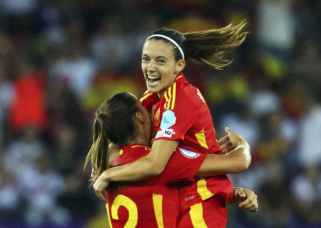 Pemain Spanyol, Aitana Bonmati, melakukan selebrasi seusai pertandingan Euro Women 2025 antara Jerman vs Spanyol di Stadion Letzigrund, Zurich, Swiss, Kamis (24/7/2025) dini hari WIB. Foto: Denis Balibouse/REUTERS