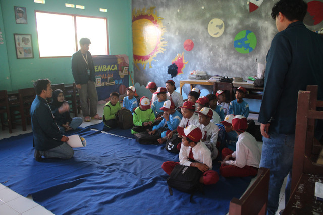 Gambar 1. Kegiatan Pubertas Cerdas dengan Media Poster Edukasi
