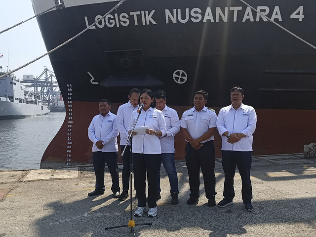 Direktur Utama PT Pelni Tri Andayani saat konferensi pers di Pelabuhan Tanjung Priok, Jakarta, Kamis (24/7/2025). Foto: Muhammad Fhandra/kumparan