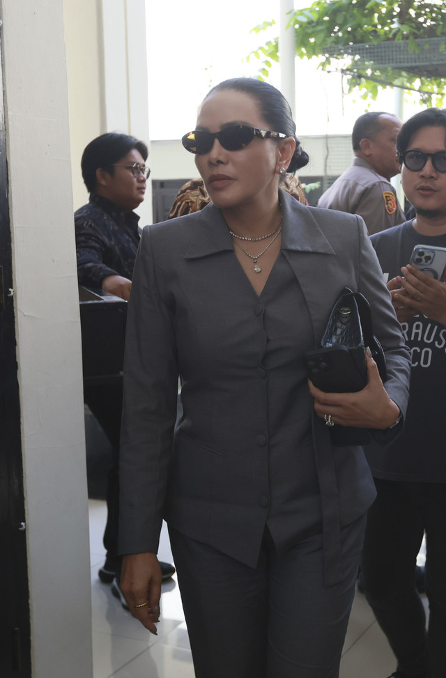 Pengusaha Fitri Salhuteru saat menyaksikan sidang Nikita Mirzani di Pengadilan Negeri Jakarta Selatan, Jakarta, Kamis, (24/7/2025). Foto: Agus Apriyanto
