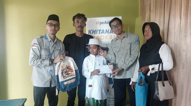 Khitanan Barokah DT Peduli bersama Pondok Pesantren Miftahul Huda Sukarapih (Sumber : DT Peduli)