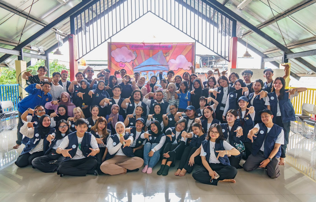 Sesi Foto Bersama Peserta, Panitia, dan juga Dosen Pengampu