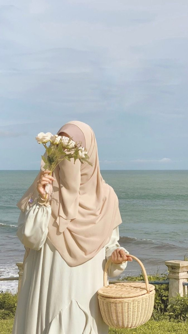 ilustrasi perempuan muslimah kuat, foto : shutterstock.com
