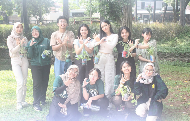 Sesi Foto Bersama Dengan Para Peserta