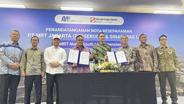 Penandatanganan Nota Kesepahaman PT MRT Jakarta dan Sinarmas Land di MRT Lebak Bulus, Kamis (24/7/2025). Foto: Ave Airiza Gunanto/kumparan