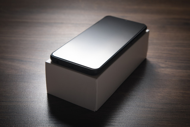 Ilustrasi membeli smartphone dengan skema cicilan tanpa uang muka. Foto: dok. Kredivo