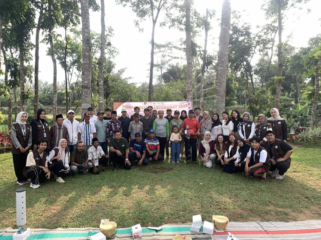 Kegiatan Pengabdian Mahasiswa KKN FP UB 2025 Di Desa Sukolilo yang diikuti oleh Gabungan Kelompok Tani, Karang Taruna, Ibu - Ibu PKK dan Masyarakat Setempat (Sumber Photo: Photo Pribadi, 15 Juli 2025).