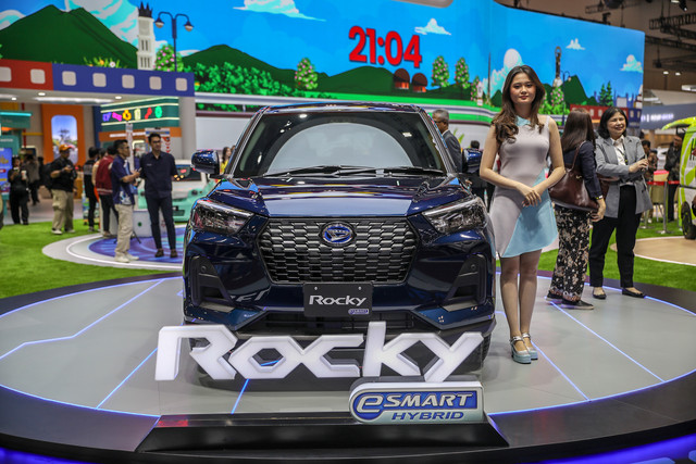 Mobil Rocky hybrid ditampilkan saat Gaikindo Indonesia International Auto Show (GIIAS) 2025 di ICE BSD, Tangerang, Kamis (24/7/2025). Foto: Aditia Noviansyah/kumparan