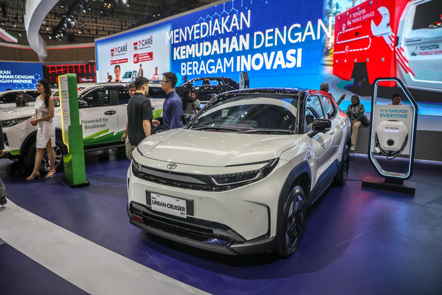 Mobil Toyota Urban Cruiser ditampilkan saat Gaikindo Indonesia International Auto Show (GIIAS) 2025 di ICE BSD, Tangerang, Kamis (24/7/2025). Foto: Aditia Noviansyah/kumparan