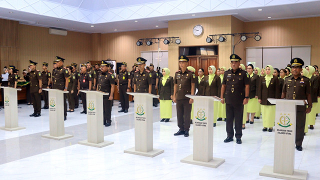Suasana pengambilan sumpah pejabat di lingkungan Kejaksaan Tinggi Sulawesi Utara.