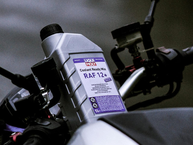 Ilustrasi Oli mesin terbaik untuk Vixion. Foto: Pexels.com/setengah lima sore