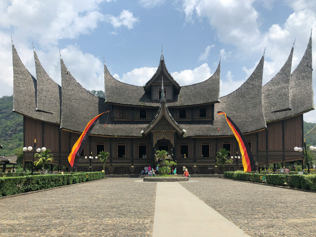 Ilustrasi Lagu Minang Terbaik. Foto: Unsplash/erliaabdulhak.
