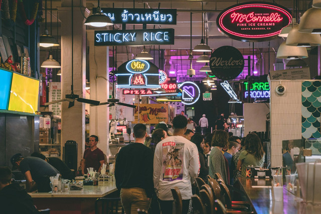 Makanan di Food Court Senayan City. Foto hanya sebagai ilustrasi, bukan gambar maupun tempat sebenarnya. SUmber foto: Unsplash-Jermaine Ee