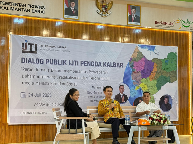 Dialog Publik IJTI Pengda Kalbar yang diselenggarakan di Aula Dinas Tenaga Kerja dan Transmigrasi Provinsi Kalimantan Barat, Jalan Ahmad Yani, Pontianak pada Kamis, 24 Juli 2025. Foto: Alycia Tracy Nabila/Hi!Pontianak