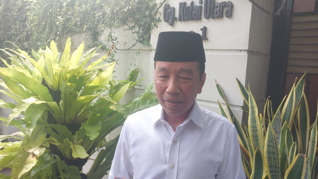 Jokowi saat ditemui wartawan di rumahnya, Jumat (25/7). dok. kumparan