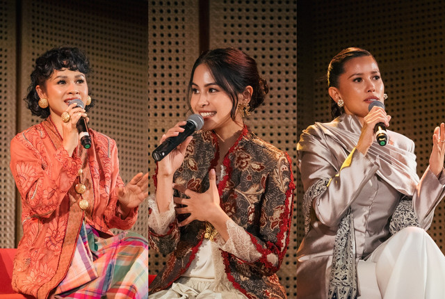 Andien Aisyah, Maudy Ayunda, dan Titi Radjo mengungkapkan keresahannya mengenai kebaya saat ini. Foto: Bakti Budaya Djarum Foundation