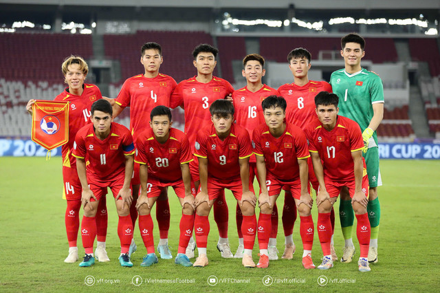 Vietnam jelang lawan Kamboja dalam laga terakhir Grup C ASEAN U-23 Mandiri Cup 2025 di Stadion Utama, GBK, Jakarta, pada Selasa (22/7). Foto: VFF