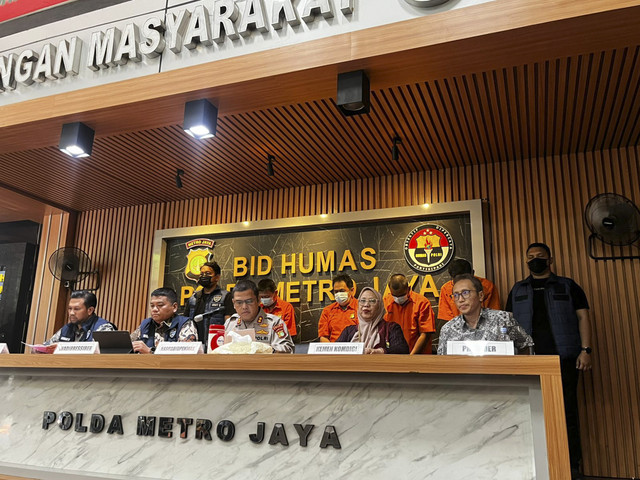 Konferensi Pers Kasus Sim Card Ilegal di Polda Metro Jaya, Jakarta Selatan, Jumat (25/7/2025). Foto: Rayyan Farhansyah/kumparan