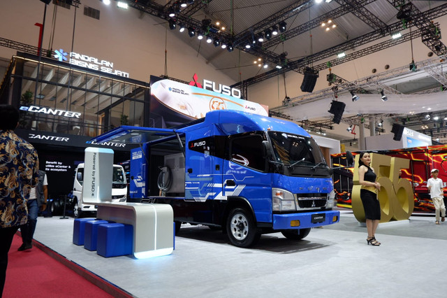 Truk Fuso Mobile Charger. Foto: Aditya Pratama Niagara/kumparan