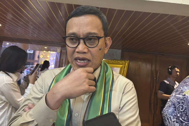 Menteri P2MI Abdul Kadir Karding usai menghadiri HUT ke-58 Dewan Nasional Indonesia untuk Kesejahteraan Sosial (DNIKS) di Gedung Aneka Bakti Kemensos, Senen, Jakarta Pusat, Jumat (25/7/2025). Foto: Nasywa Athifah/kumparan