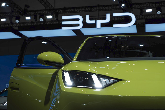 Ilustrasi logo mobil listrik BYD. Foto: Sena Pratama/kumparan