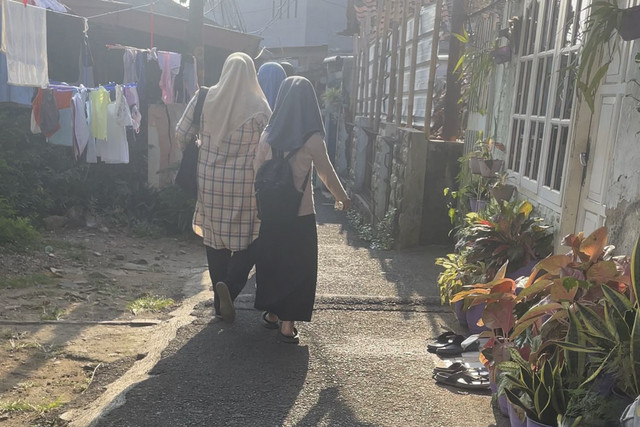 Jalan gang kecil salah satu kos termurah di Pasar Minggu. Foto: Falah Nafis/kumparan