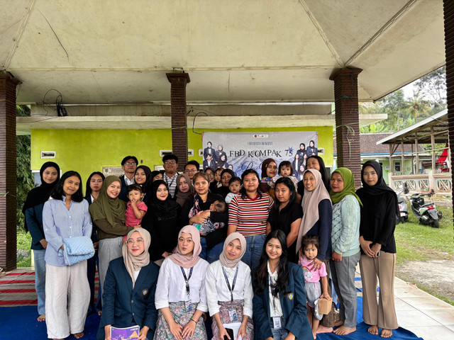 Sosialisasi Parenting di Dusun Pijiombo (Sumber: Kelompok 75 FBD Wonosari)