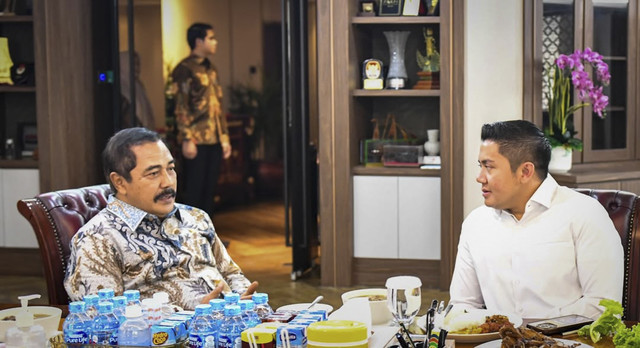 Sekretaris Kabinet Letkol Teddy Indra Wijaya menemui Menteri Imigrasi dan Pemasyarakatan Jenderal Pol (Purn) Agus Andrianto, Jumat (25/7/2025) kemarin. Foto: Instagram/ @sekretariat.kabinet